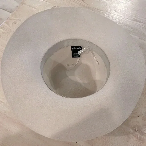 Beige felt hat - Picture 6 of 13